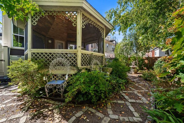 154 High St, Newburyport, MA 01950