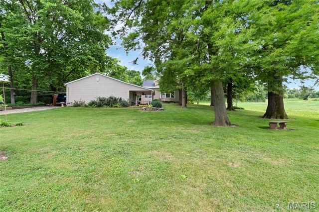 2049 Mullins Creek Road, Dupo, IL 62239
