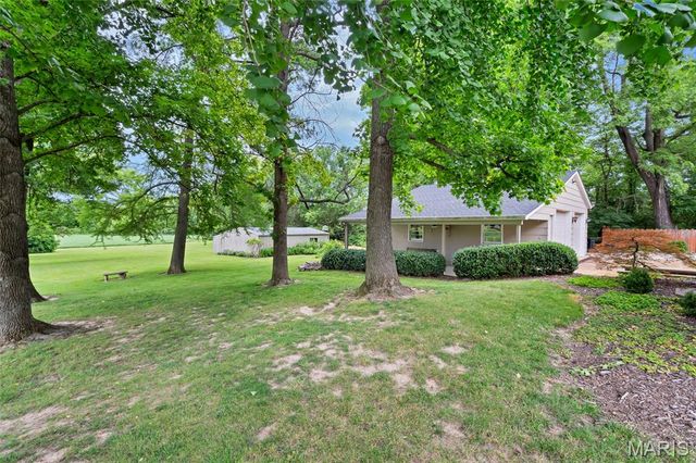 2049 Mullins Creek Road, Dupo, IL 62239