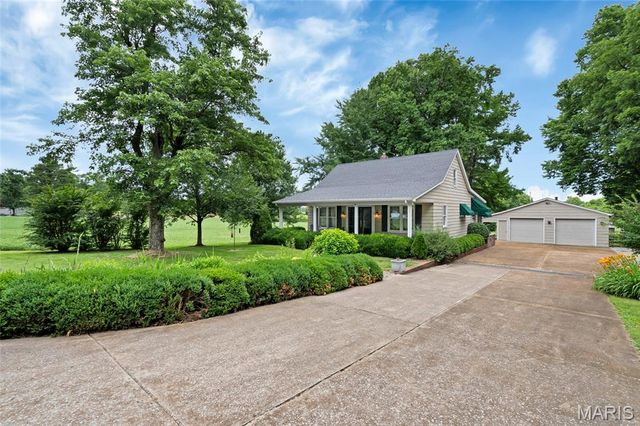 2049 Mullins Creek Road, Dupo, IL 62239