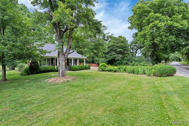 2049 Mullins Creek Road, Dupo, IL 62239