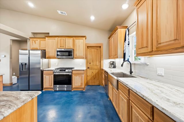 3157 Fm 2194, Celeste, TX 75423