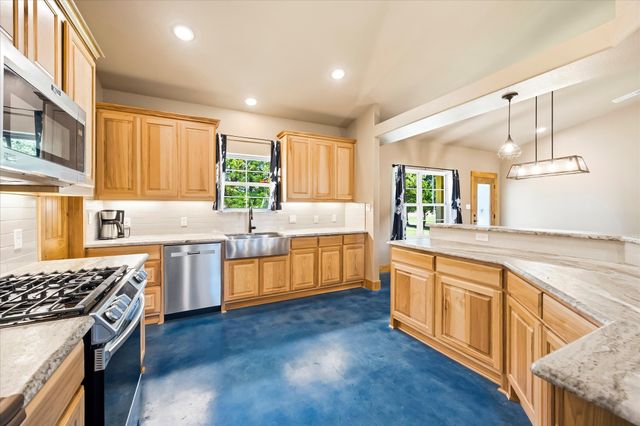3157 Fm 2194, Celeste, TX 75423