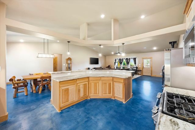 3157 Fm 2194, Celeste, TX 75423