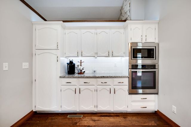 1235 N Mulberry Pl, Wichita, KS 67212