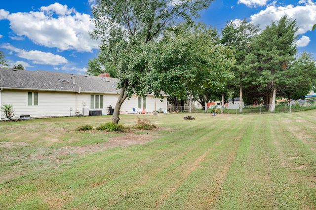 1235 N Mulberry Pl, Wichita, KS 67212