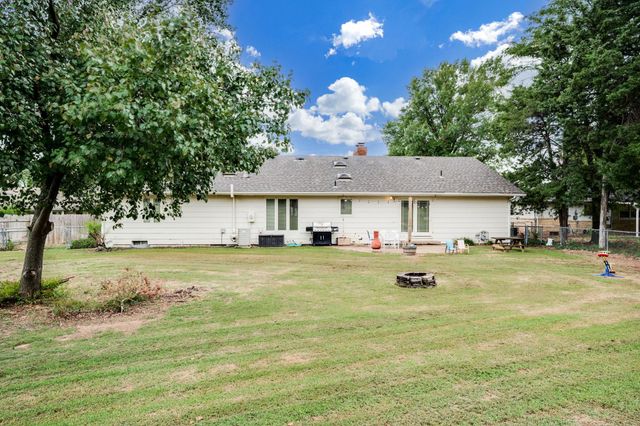 1235 N Mulberry Pl, Wichita, KS 67212