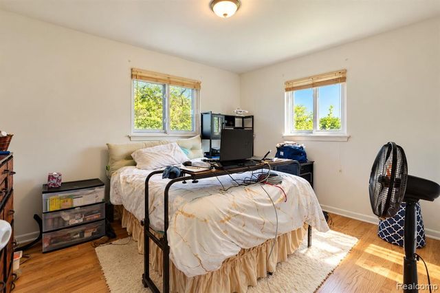 60 E Square Lake Road, Bloomfield Hills, MI 48304