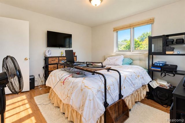 60 E Square Lake Road, Bloomfield Hills, MI 48304
