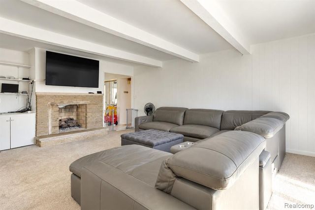 60 E Square Lake Road, Bloomfield Hills, MI 48304