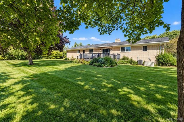 60 E Square Lake Road, Bloomfield Hills, MI 48304