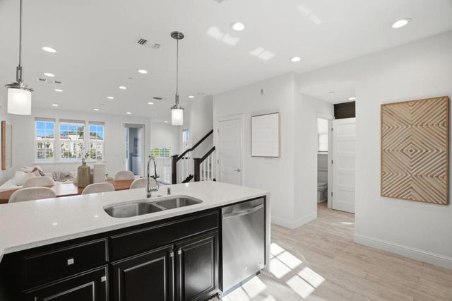 3806 Pyramid Way, Mountain View, CA 94043