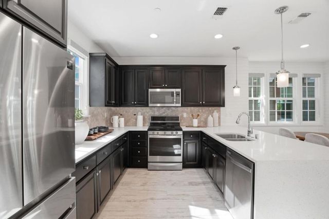 3806 Pyramid Way, Mountain View, CA 94043