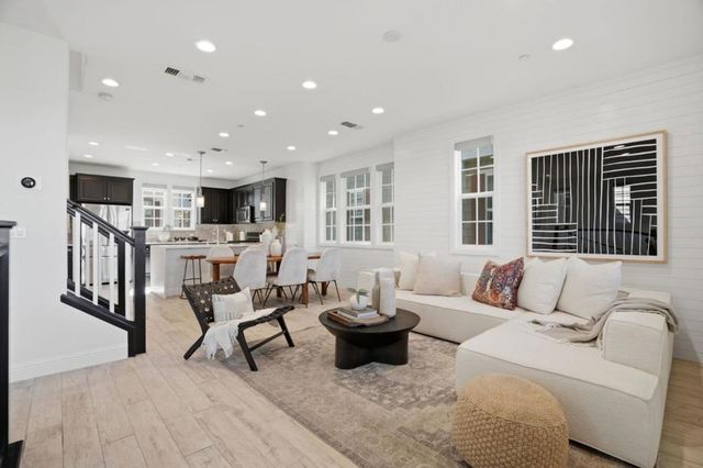 3806 Pyramid Way, Mountain View, CA 94043