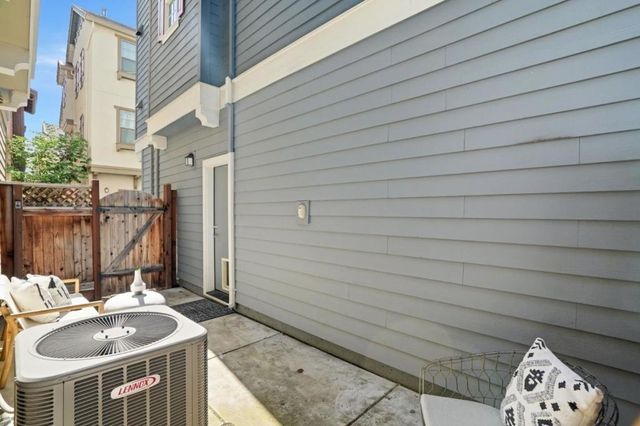 3806 Pyramid Way, Mountain View, CA 94043