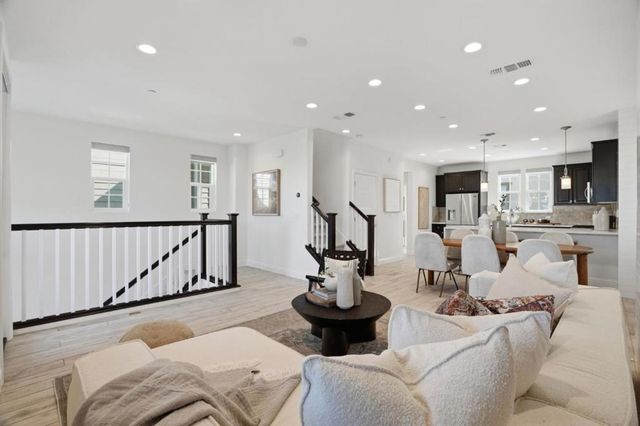 3806 Pyramid Way, Mountain View, CA 94043