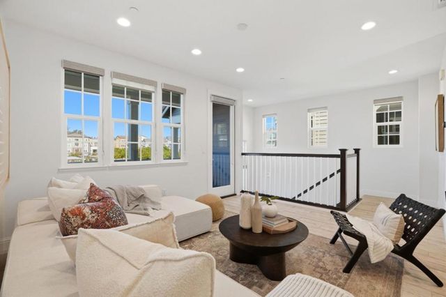 3806 Pyramid Way, Mountain View, CA 94043