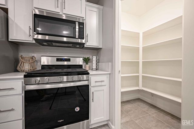 8611 Scintilla Avenue 2039W, Bakersfield, CA 93311