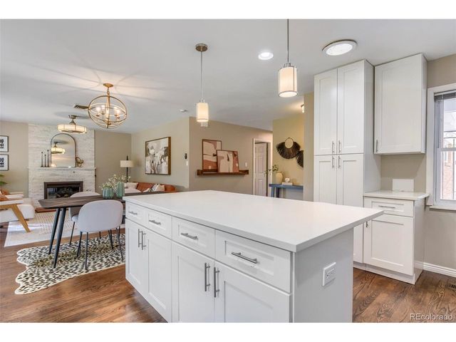 910 E Briarwood Cir, Centennial, CO 80122