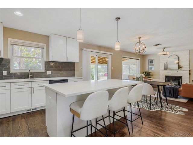 910 E Briarwood Cir, Centennial, CO 80122
