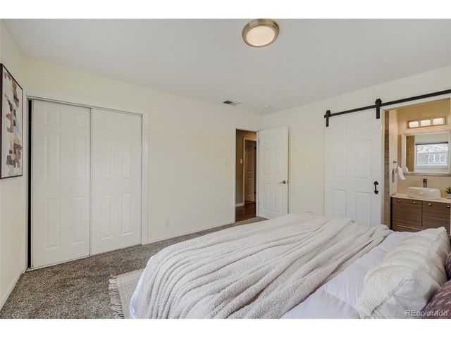 910 E Briarwood Cir, Centennial, CO 80122
