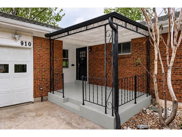910 E Briarwood Cir, Centennial, CO 80122