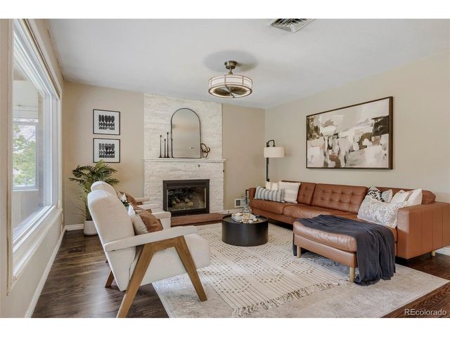 910 E Briarwood Cir, Centennial, CO 80122
