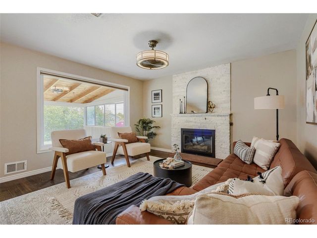 910 E Briarwood Cir, Centennial, CO 80122