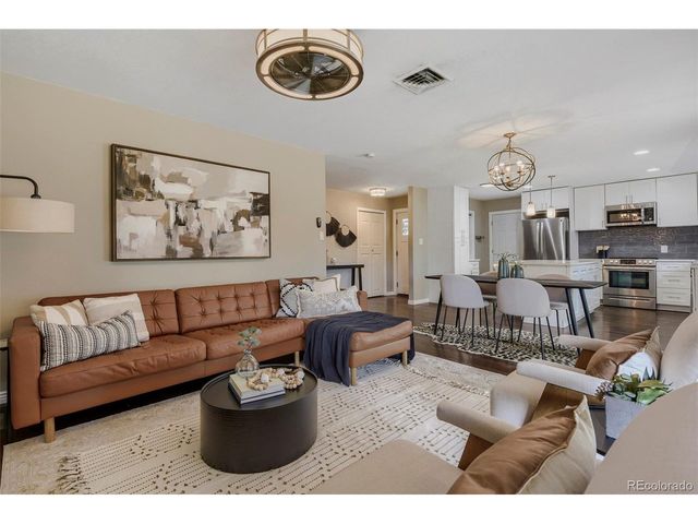 910 E Briarwood Cir, Centennial, CO 80122