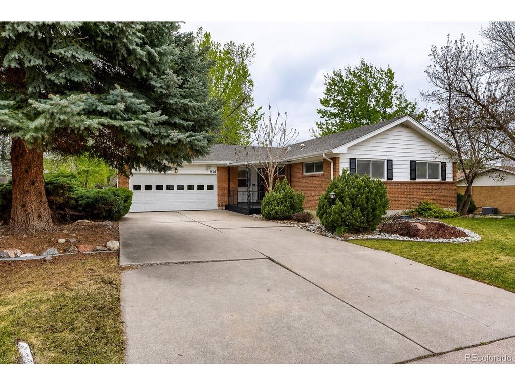 910 E Briarwood Cir, Centennial, CO 80122