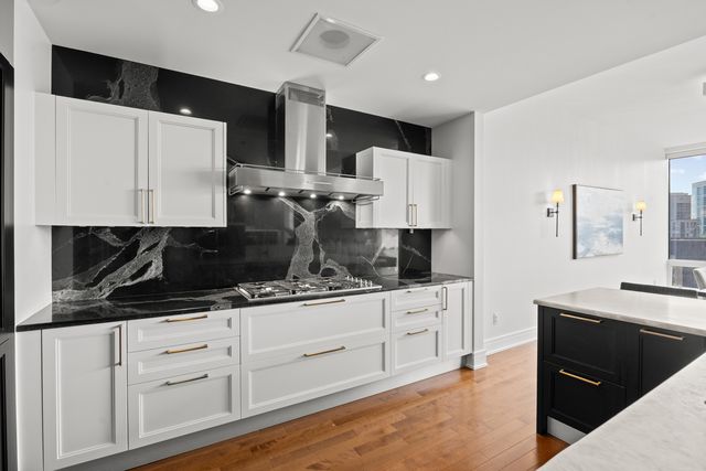 401 N Wabash Avenue 31J, Chicago, IL 60611