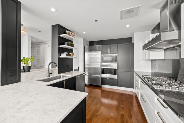 401 N Wabash Avenue 31J, Chicago, IL 60611