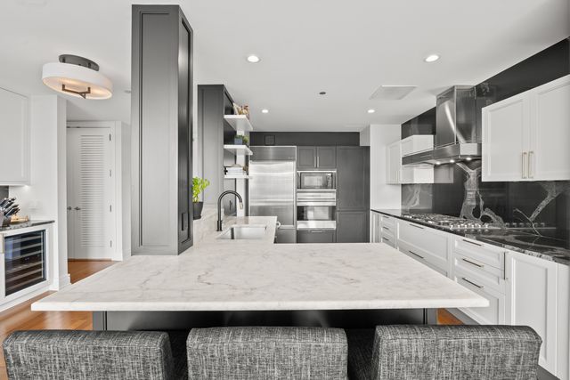 401 N Wabash Avenue 31J, Chicago, IL 60611