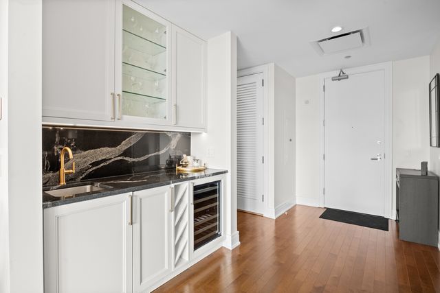 401 N Wabash Avenue 31J, Chicago, IL 60611