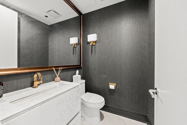 401 N Wabash Avenue 31J, Chicago, IL 60611