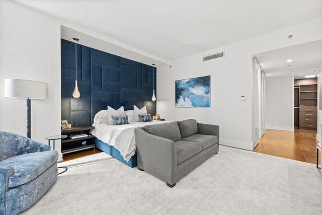 401 N Wabash Avenue 31J, Chicago, IL 60611