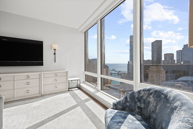 401 N Wabash Avenue 31J, Chicago, IL 60611