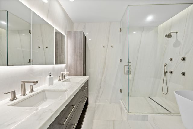 401 N Wabash Avenue 31J, Chicago, IL 60611