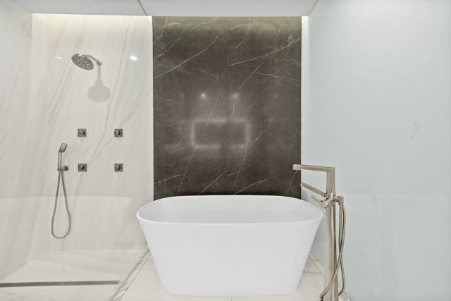 401 N Wabash Avenue 31J, Chicago, IL 60611