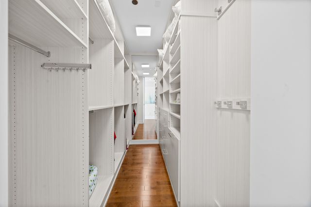 401 N Wabash Avenue 31J, Chicago, IL 60611