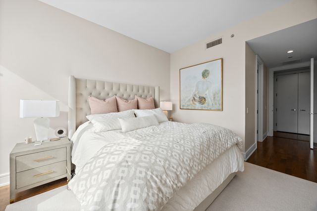 401 N Wabash Avenue 31J, Chicago, IL 60611