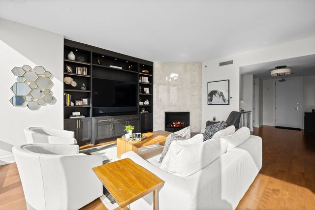 401 N Wabash Avenue 31J, Chicago, IL 60611