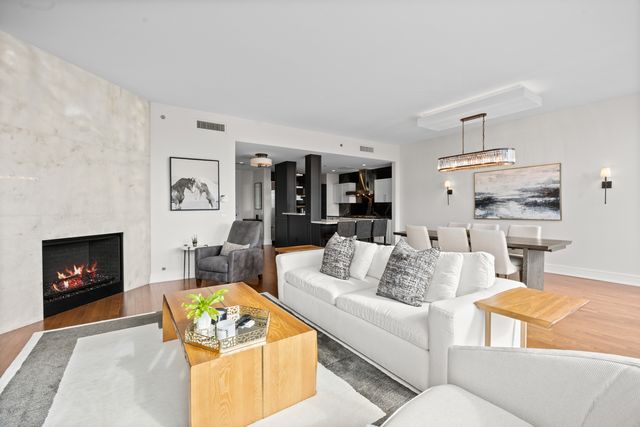 401 N Wabash Avenue 31J, Chicago, IL 60611