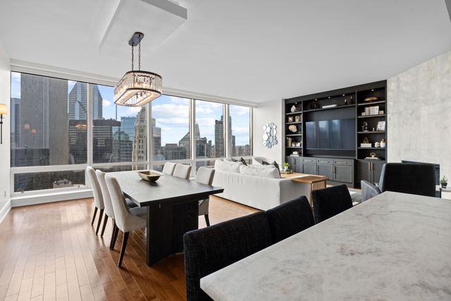 401 N Wabash Avenue 31J, Chicago, IL 60611