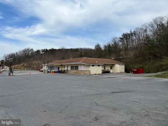 3425 VALLEY ROAD, Berkeley Springs, WV 25411