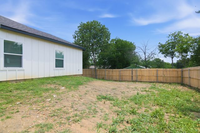 1013 Duff Court, Fort Worth, TX 76112