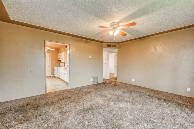 6729 W Clinton Avenue, Fresno, CA 93723