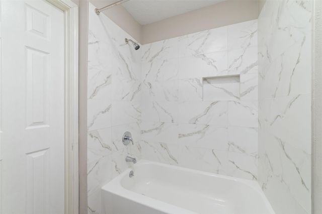 8426 Laurel Trails Drive, Houston, TX 77095