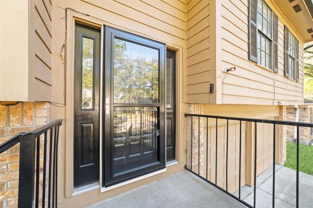 8426 Laurel Trails Drive, Houston, TX 77095