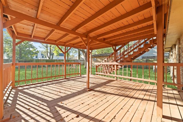 8426 Laurel Trails Drive, Houston, TX 77095